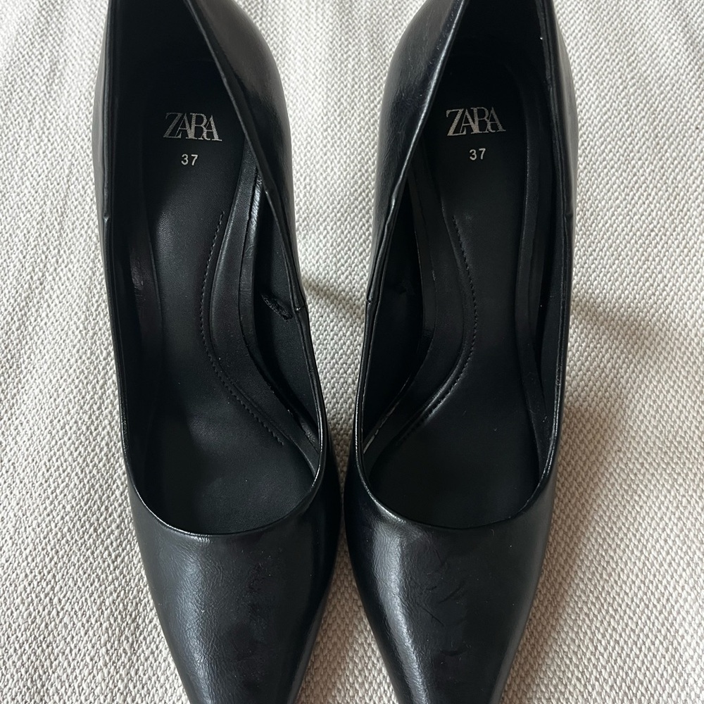 Zara Classic Black High Heels - Picture 3 of 4